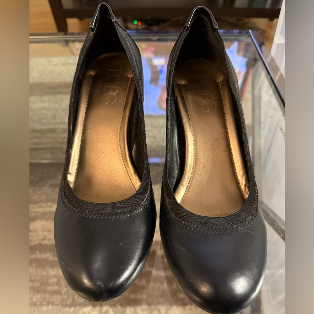 BCBG black leather wedges